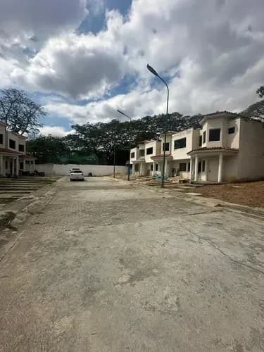 Townhouse En Residencias Vista Golf En El Complejo Villas De San Diego Country Club San Edo Carabobo Lm Vende Solo Clientes