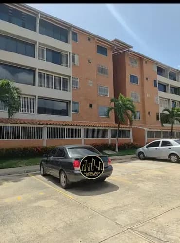 Se Vende Un Apartamento En La Urbanización Terrazas De San Pedro I, Piso Planta Baja, Área De Construcción 90 Mts2 Más 22 Mts2 De Terraza, Consta De 3 Habitaciones, 2 Baños Y 1 Puesto De Estacionamien