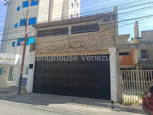 Amplia Casa En Venta En La Exclusiva Urb. La Soledad Zona Norte De Maracay 26-18774 Hc