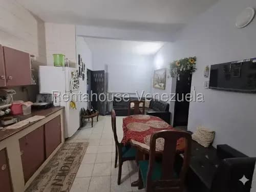 Cómoda Casa En Venta En Urbanización La Velita # 26-21043