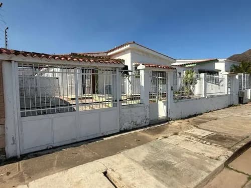 Yr En Venta Casa Para Remodelar, Urb. Trigal Norte