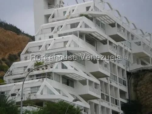Se Alquila Apartamento En Res. Babilonia Suites Resort. Lechería. Yl