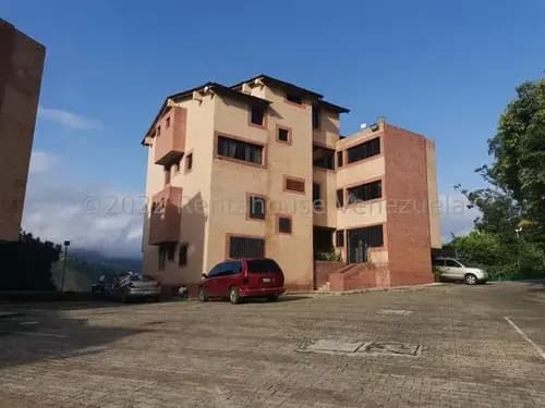 Nereida Lebrum Vende Espectacular Apartamento De 4 Niveles Con Fácil Acceso A La Autopista. Cod. # 26-5674 Solo Cliente Directo