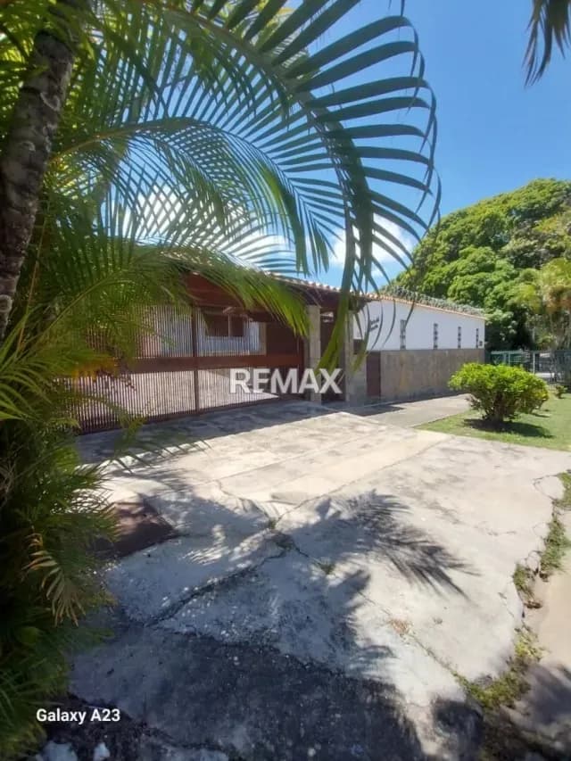 CASA DE UN SOLO NIVEL EN CAURIMARE de 1096m2