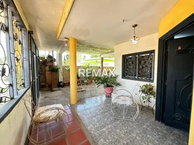 Amplia casa para residencia en el Barrio Las Marías, zona oeste.