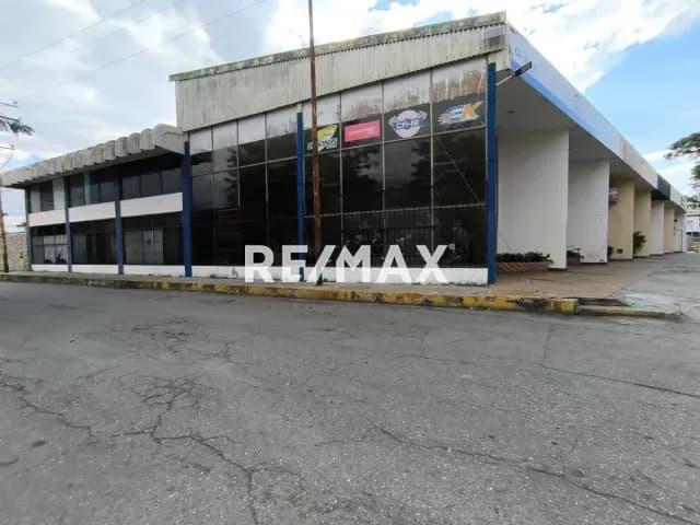 VENDO CENTRO COMERCIAL en Barquisimeto