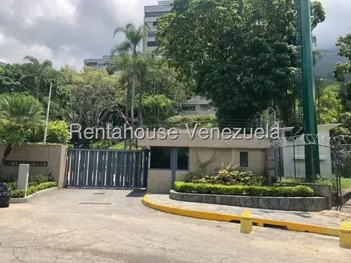 Apartamento En Venta En La Castellana Con Terraza Y Planta Eléctrica. Mls #26-18597.