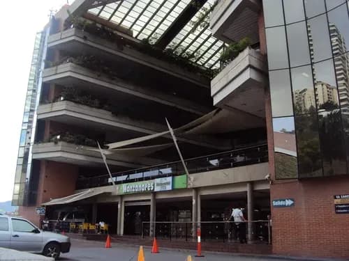 Se Alquila Oficina Amoblada En El Centro Comercial Manzanares