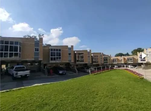 Townhouse En Venta Guataparo Yr0016