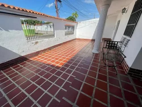 Casa En Paraparal Los Guayos En Venta Im 2181