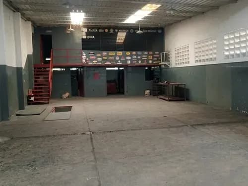 Oportunidad Para Taller Mecanico! Galpon En Alquiler. La