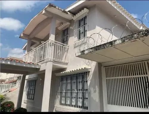 Sl. Casa A Remodelar En Urb. Prebo Ubicada En Zona Comercial. Valencia, Edo. Carabobo
