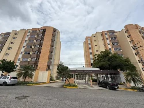 Np Apartamento En Alquiler En Mañongo, Puerta Real - Sin Amoblar Código 330627