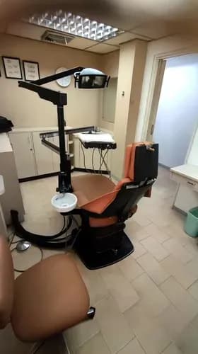 Alquiler De Cubículo Para Consultorio Odontólogico Equipado De 12 Mtrs Cuadrado Y Otro Cubículo Vacío De 18mtrs 250$ Mensuales C/u. Con Aire Acondicionado, Baño , Sala De Espera Compartida, Internet.