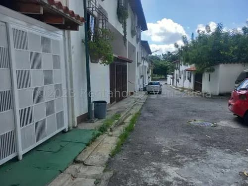 Ad Acogedora Casa En Venta En Lomas De Prados Del Este #24-11925