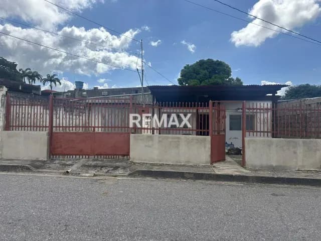 Casa Unifamiliar con Amplio Terreno en La Mata Urb. Daniel Carias