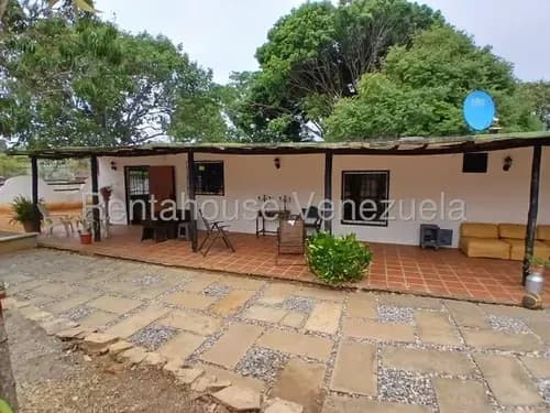 Maria Luisa Mendoza Vende Hermosa Casa En Cabudare Agua Viva Amplio Terreno Con 2400m2 Cercada En Optimas Condiciones Contactame Cod 25 16469.