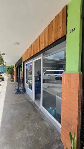 Se Vende Local Comercial De 50 M2 Con Fondo De Comercio (solo Clientes) Dm