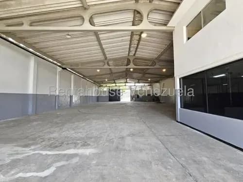 Daniela Linarez Alquila Impecable Galpón De 800 Mt2 Con Áreas Administrativas, Baños, Adaptable A Gran Variedad De Negocios, Ubicado En La Zona Industrial 2 Barquisimeto