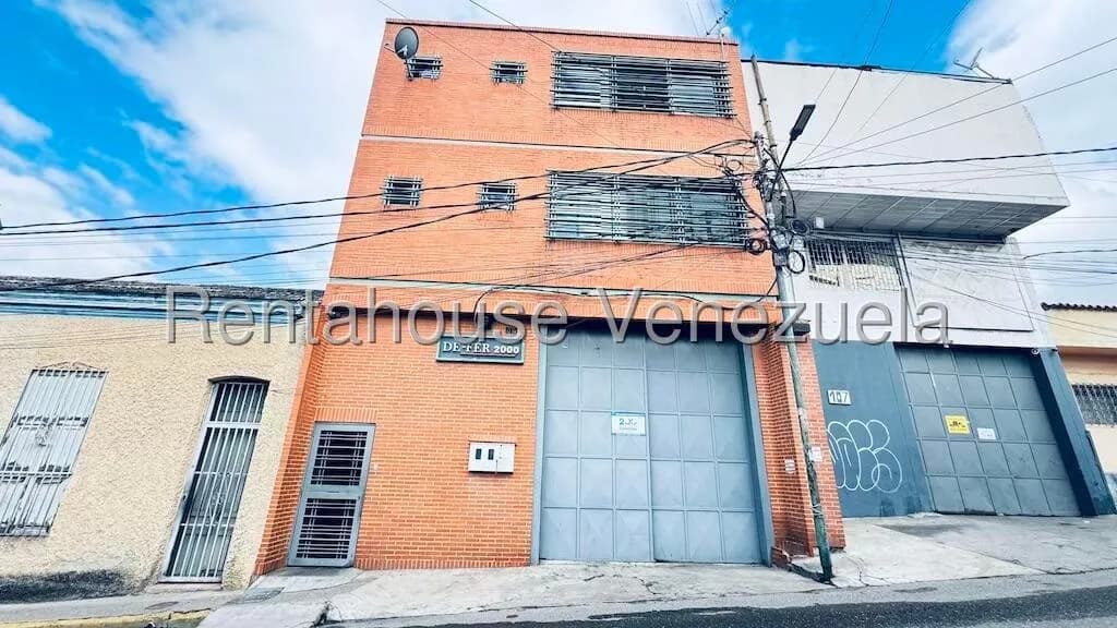 Comercial (Galpon - Deposito) en Venta en Sarria, Distrito Metropolitano