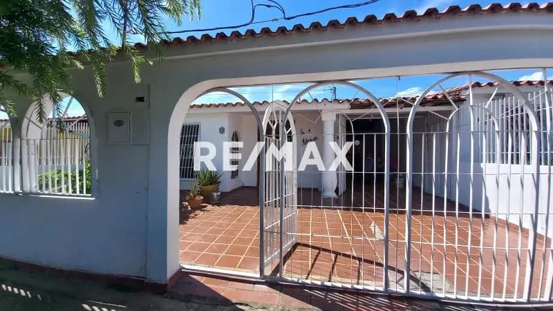 Casa en Alquiler Urb Las Mercedes