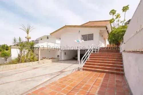 Casa En Venta Prados Del Este Con Dos Viviendas Independientes Y Terraza #26-4945 Magaly