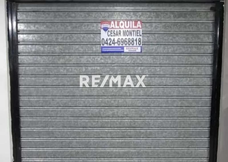 LOCAL COMERCIAL EN ALQUILER EN LAGO MALL PLANTA BAJA