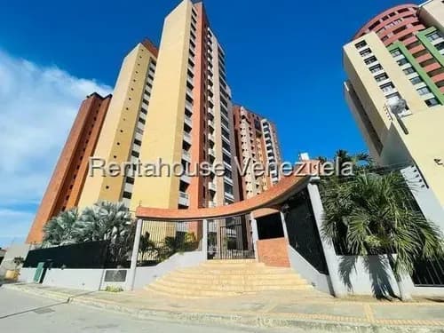 Dennymar, Ofrece En Alquiler Bello Apartamento En Pleno Este De Barquisimeto, Con Mas De 140m2, Acabados Modernos, En Optimas Condiciones! B6a20707.