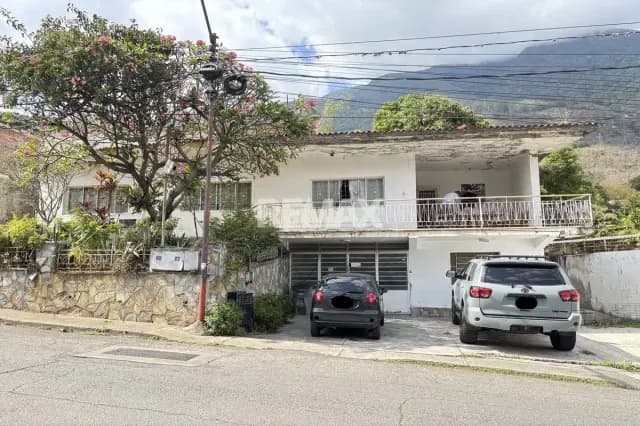 CASA QUINTA EN URB LOS PALOS GRANDES DE 460 MT2