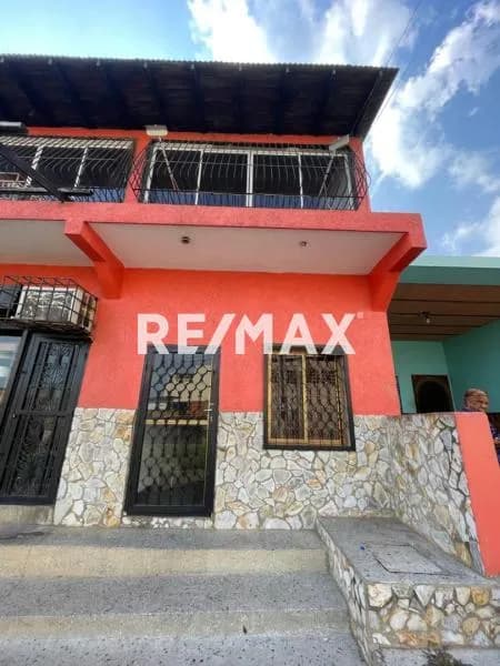 Casa Comercial en el sector El Tránsito , detrás del CC Gran Bazar