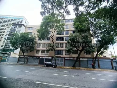 Jc / Si Desea Comprar Una Bella Oficina Con Una Estupenda Ubicacion, Esta Es Su Oportunidad. En Venta - Sabana Grande // Mls #23-30780