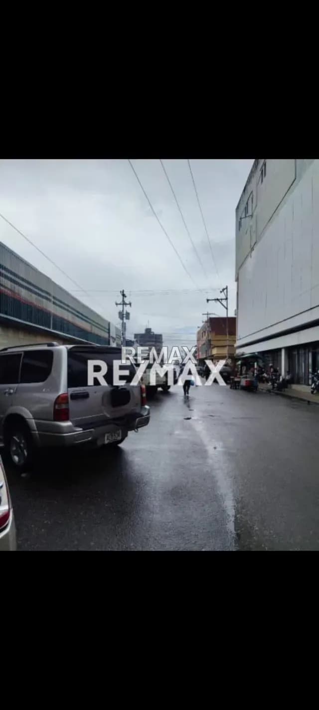 Alquila Edificio En El Boulevard De La Ciudad Maturín , de 7 pisos con estacionamiento subterráneo, en el sector centro .