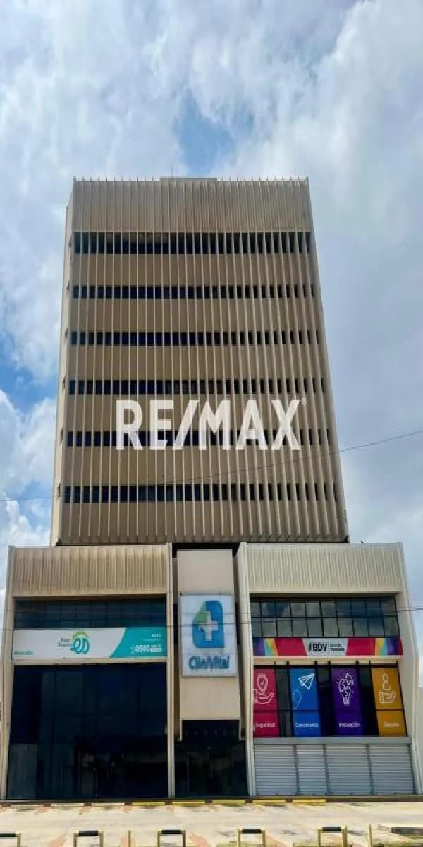 ALQUILA OFICINA TORRE CARACAS
