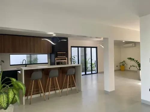 Dc Venta De Casa Dos Plantas, En Trigal Norte Totalmente Remodelada, Acabados De Lujos. Aceptan Financiamiento. Valencia - Carabobo.