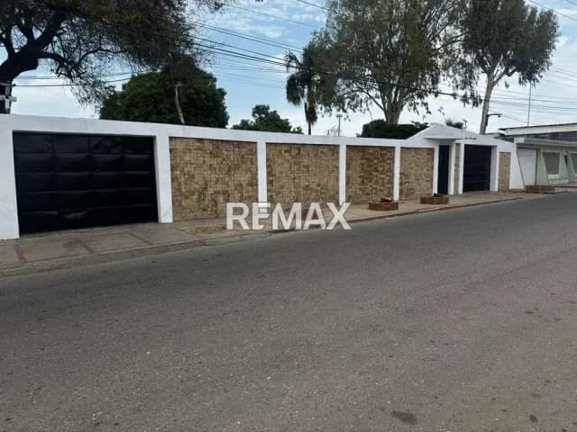 CASA EN VENTA EN LOS OLIVOS