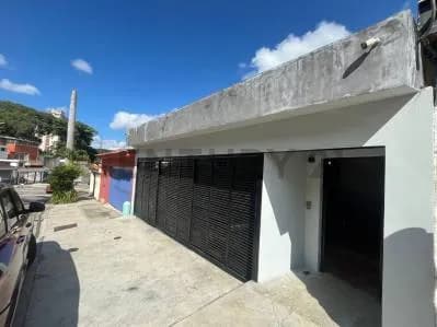 Prados del Este , casa con excelente ubicacion y facil acceso