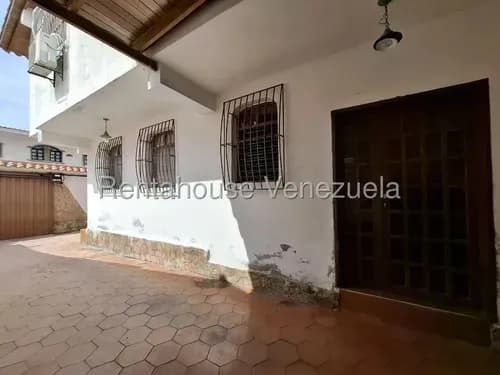 Casa Residencial De Dos Niveles En Venta Urb Las Trinitarias Barquisimeto,lara Rc