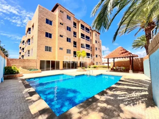 APARTAMENTO EN PLANTA BAJA MODERLO Y LISTO PARA MUDARSE, EN MANEIRO, RES RIOMAR, AL LADO DEL SAMBIL