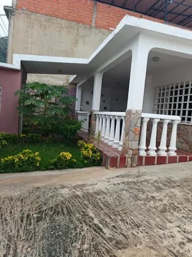 Casa En Lomas De La Esmeralda San Diego.- Agua 24/7-5 Puestos De Estacionamiento Jcrc