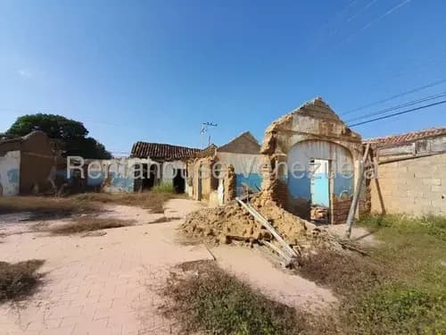 Amplio Terreno En Venta A Una Cuadra De La Av. Manaure De Coro # 26-11191
