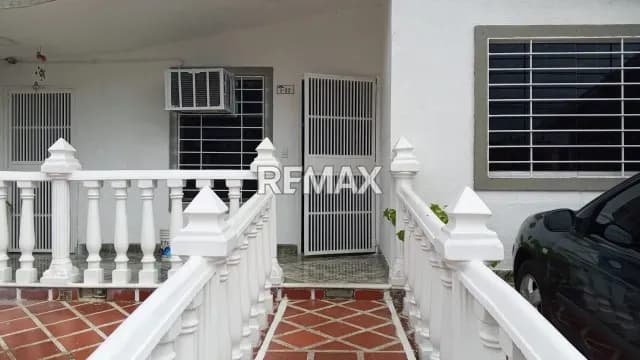 EN VENTA HERMOSA CASA EN URBANIZACION HACIENDA YUCATAN , ZONA NORTE