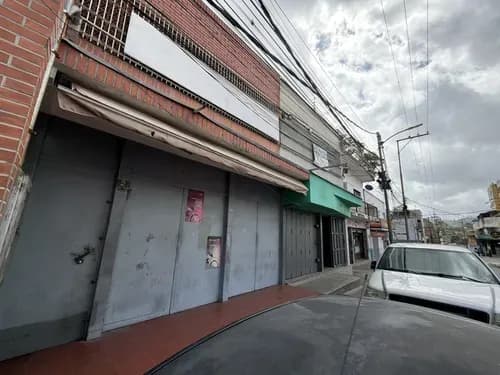 Local Comercial A Pié De Calle En Alquiler, En La Calle Sucre Del Pueblo De Baruta, Diagonal A La Alcaldía Y Media Cuadra De La Estación De Servicio.