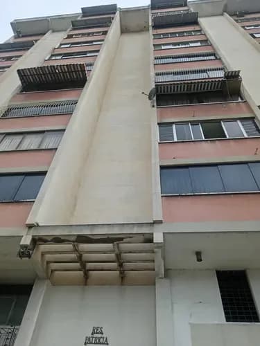 Yr En Venta Espectacular Apartamento En Residencias Patricia En La Av. Lara Al Lado Del Ince