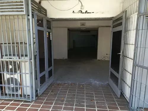 Alquiler Local 340mts. A Media Cuadra De Las Mercedes Para Depósito Ventas X Internet Oficinas