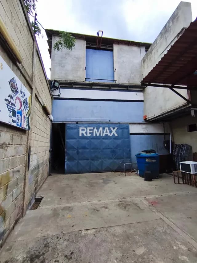 Se vende centro comercial ubicado en Cagua eatado Aragua