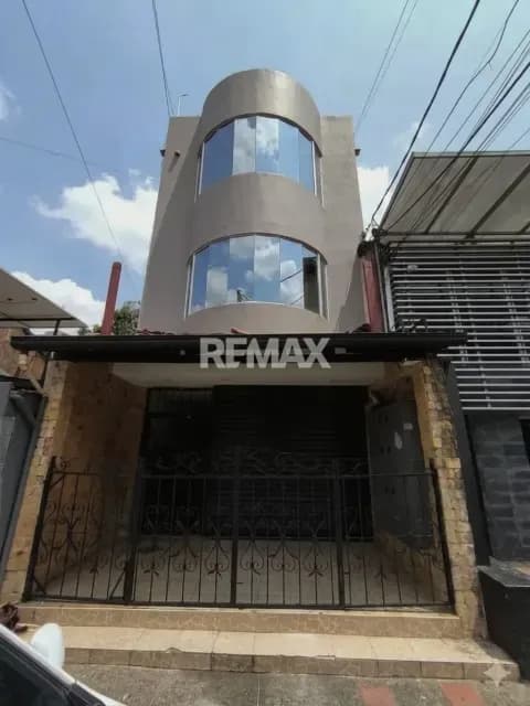 SE VENDE LOCAL EN BARRIO OBRERO