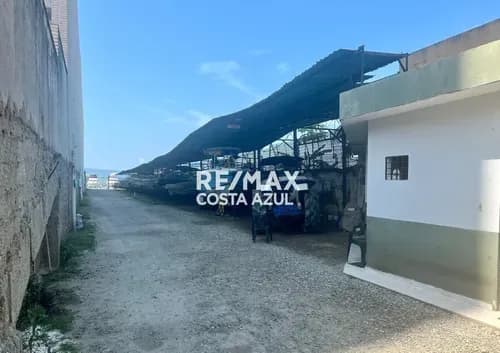 Remax Costa Azul Vende Terreno Con Frente A La Laguna De Tucacas Con Uso De Marina Y Anteproyecto De Posada.
