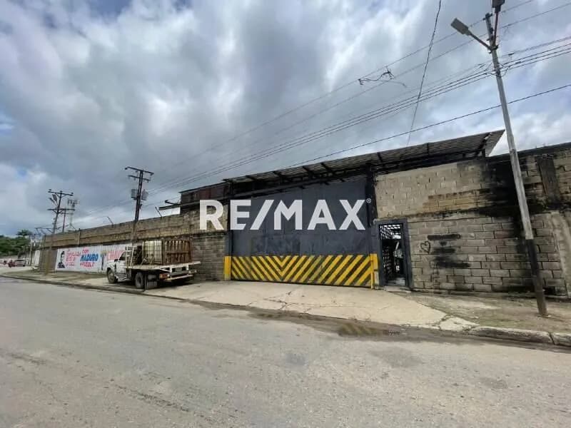 En venta Galpón con terreno. Sector Los Parques, Los Caobos