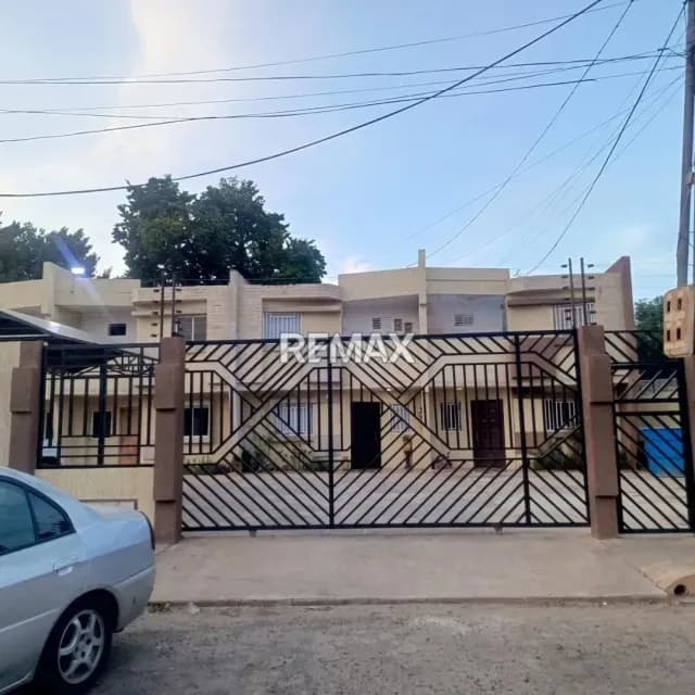 Town House en gris en venta en Conjunto Residencial Charliana, Sierra Maestra