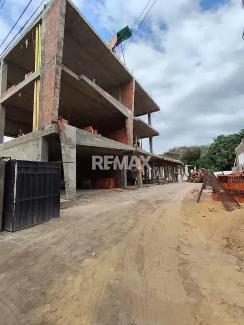 EXCLUSIVO TOWNHOUSE EN OBRA